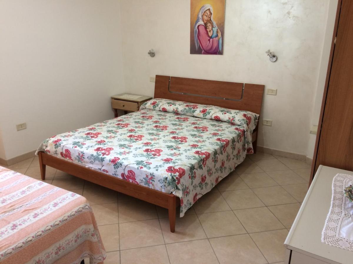 Casa Vacanze La Tuia كاستيلاباتي المظهر الخارجي الصورة