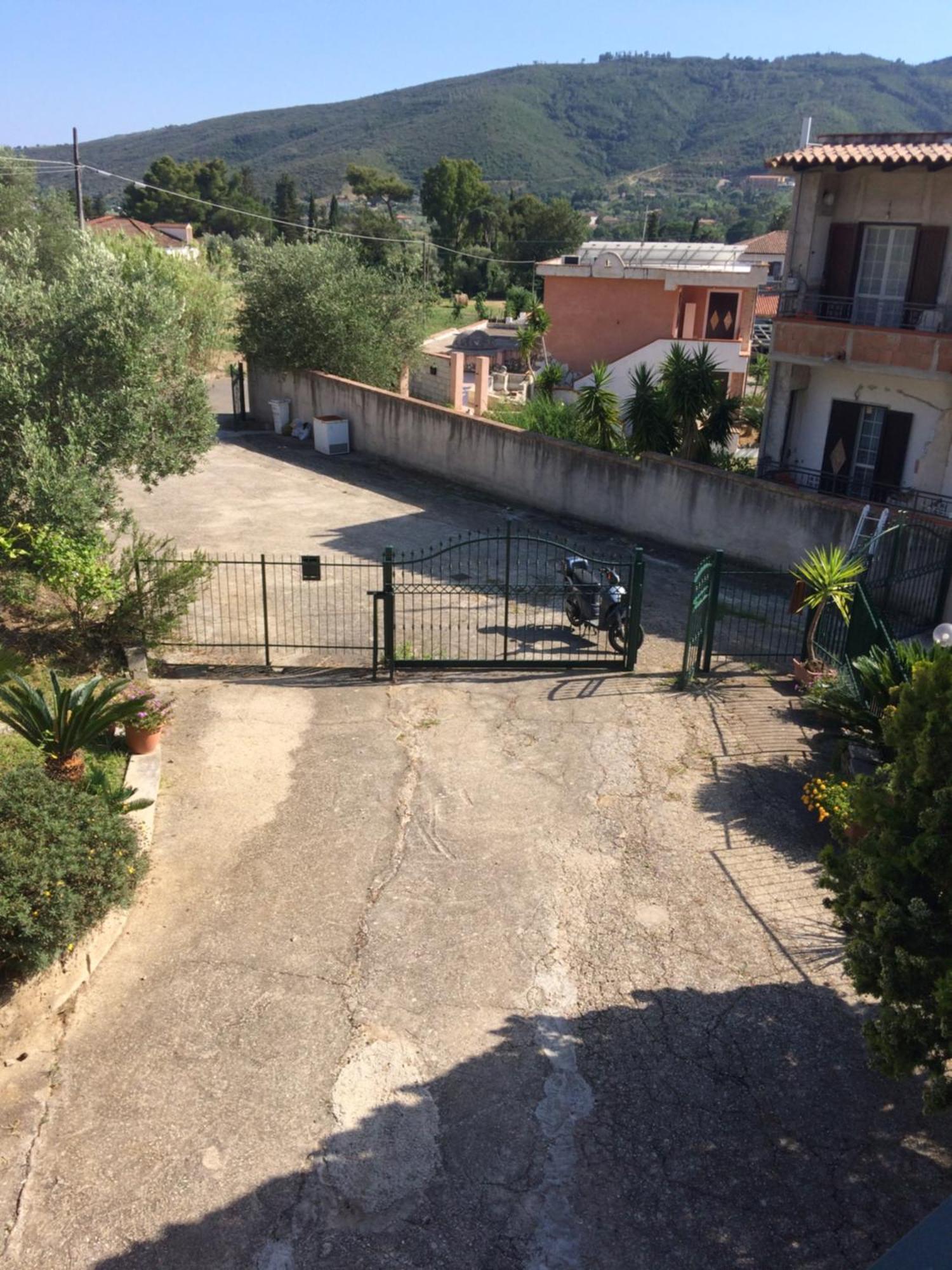 Casa Vacanze La Tuia كاستيلاباتي المظهر الخارجي الصورة